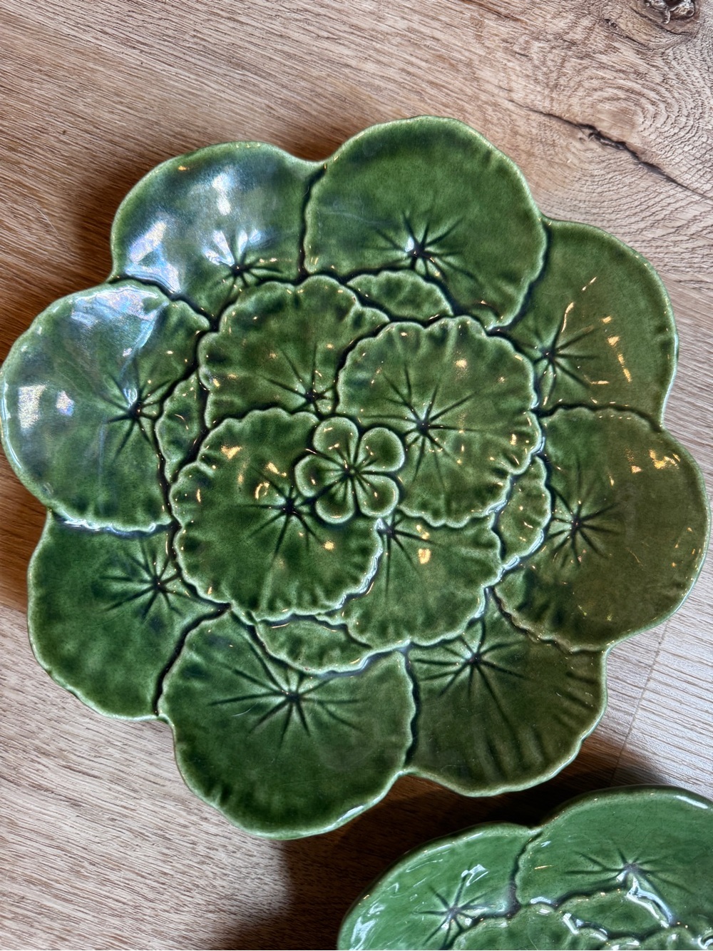 2 Vintage Green BELO Portugal Geranium Floral Plates 8” - Picture 2 of 5
